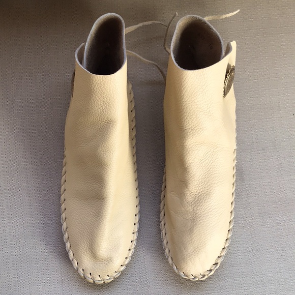 Handcrafted Leather Navajo Style One Button Moccasins Size 10 - Picture 4 of 13